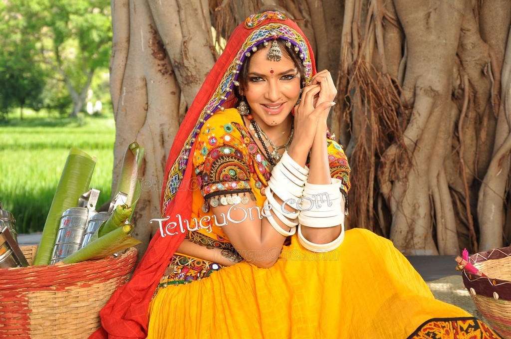 Lakshmi Manchu Photos